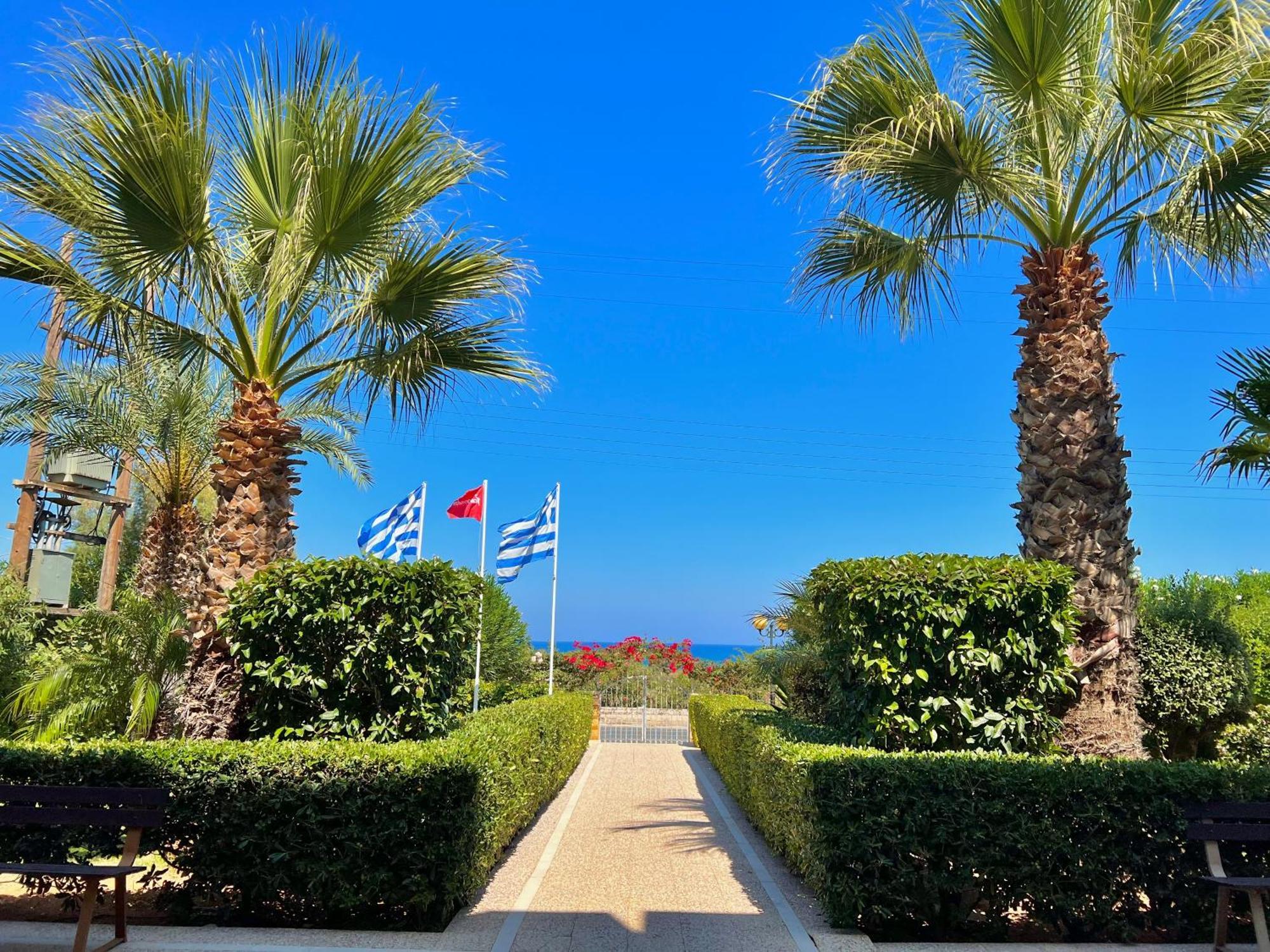 Karteros Hotel Exterior photo