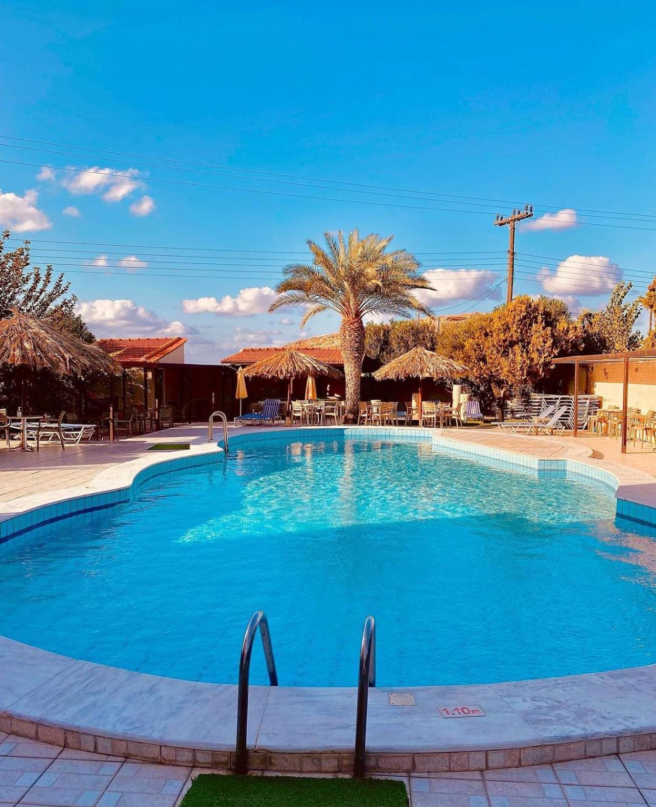 Karteros Hotel Exterior photo